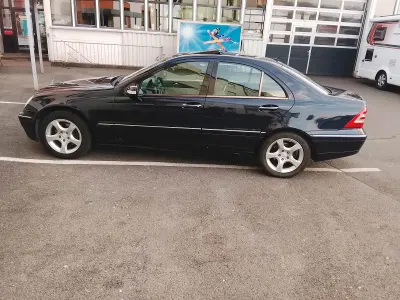 Gebraucht Mercedes C200 163 PS (119 kW) 2004 Blau Limousine