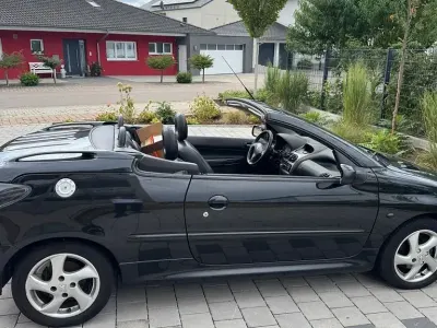 Gebraucht Peugeot 206 CC Tendance 109 PS (80 kW) 2006 Schwarz Cabrio