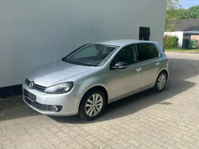 Usata VW Golf VI Style 105 CV (77 kW) 2011 Argento Utilitaria