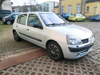 Gebraucht Renault Clio II 82 PS (60 kW) 2004 Silber Kleinwagen