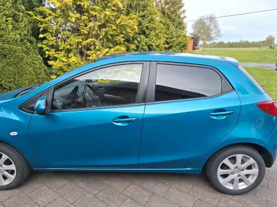 Gebraucht Mazda 2 75 PS (55 kW) 2011 Blau Kleinwagen