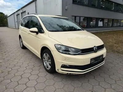 Gebraucht VW Touran 150 PS (110 kW) 2023 Beige Van / Kleinbus