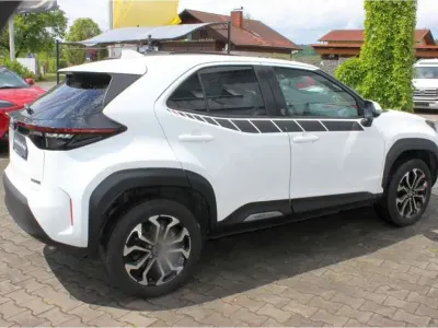 Gebraucht Toyota Yaris Hybrid Team 116 PS (85 kW) 2022 Super white 2 SUV