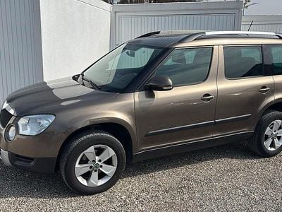 Usado Skoda Yeti 110 HP (80 kW) 2012 Castanho SUV