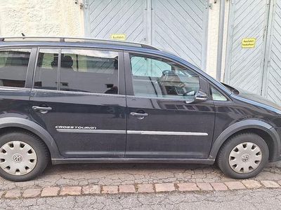 Second-hand VW Touran Cross 140 CP (102 kW) 2009 Negru Monovolum