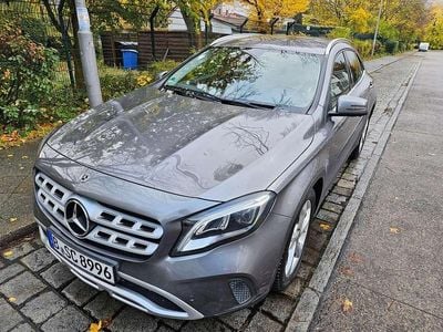 Mercedes GLA220