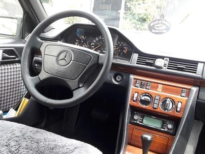 Usata Mercedes 220 150 CV (110 kW) 1995 Verde Station wagon