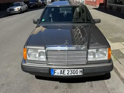 Gebraucht Mercedes E230 132 PS (97 kW) 1990 Grau Limousine