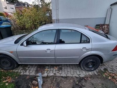 Gebraucht Ford Mondeo Trend 145 PS (106 kW) 2001 Silber Limousine