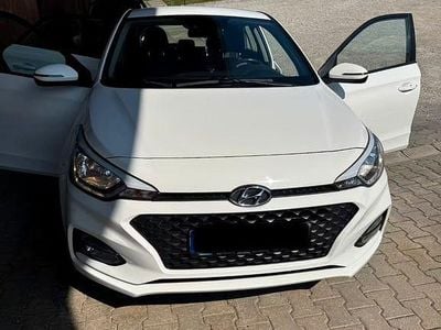 Second-hand Hyundai i20 Active 101 CP (74 kW) 2019 Alb Hatchback