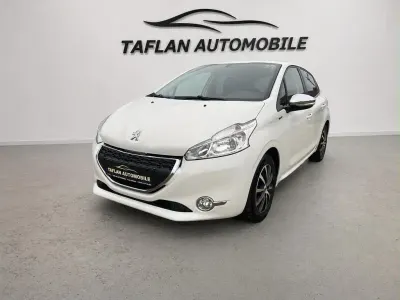 Gebraucht Peugeot 208 Style 82 PS (60 kW) 2015 Weiß Kleinwagen