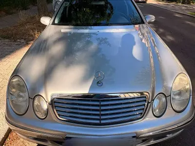 Gebraucht Mercedes E200 163 PS (119 kW) 2003 Silber Limousine
