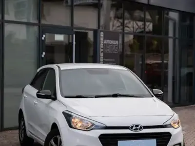 Gebraucht Hyundai i20 Passion 84 PS (61 kW) 2018 Weiß Limousine