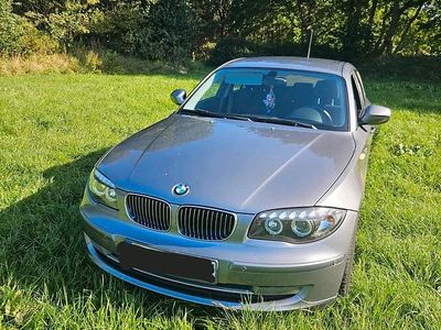 Grau Gebraucht 2011 BMW 118 Kleinwagen | 4.200 € (Fairer Preis)