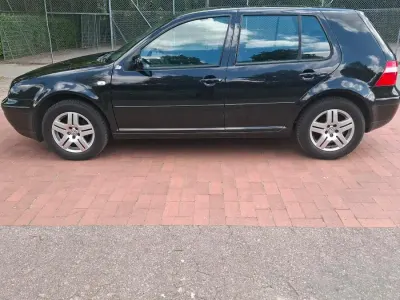 Gebraucht VW Golf IV 75 PS (55 kW) 2003 Schwarz Kleinwagen