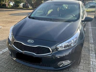 Schwarz Gebraucht 2014 Kia Ceed DREAM-TEAM Edition Kleinwagen | 9.900 € (Fairer Preis)