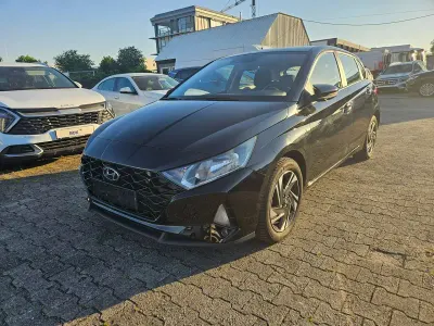 Gebraucht Hyundai i20 Trend 120 PS (88 kW) 2023 Schwarz Kleinwagen