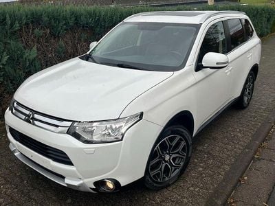 Weiß Gebraucht 2015 Mitsubishi Outlander Top SUV | 5.990 € (Fairer Preis)