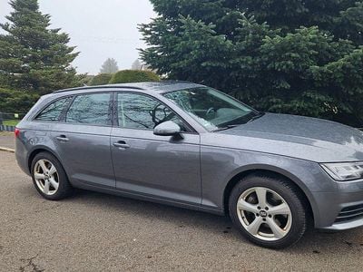 Grau Gebraucht 2016 Audi A4 Kombi | 13.400 € (Teuer)