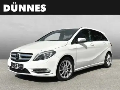 Gebraucht Mercedes B180 125 PS (91 kW) 2014 Calcitweiß Kleinwagen