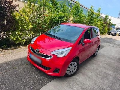 Rot Gebraucht 2015 Toyota Verso-S Van / Kleinbus | 6.450 €