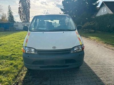 Second-hand Toyota HiAce 116 CP (85 kW) 1996 Alb Monovolum