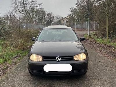 Schwarz Gebraucht 2002 VW Golf IV Kleinwagen | 1.499 € (Fairer Preis)