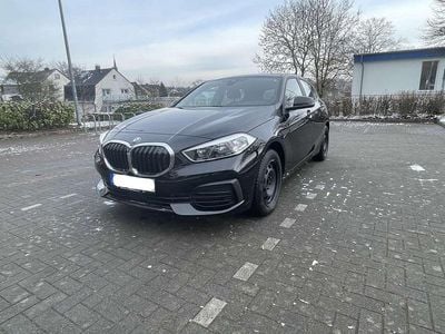 Schwarz Gebraucht 2020 BMW 118 Advantage Kleinwagen | 16.300 € (Guter Preis)