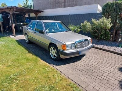 Usata Mercedes 190 75 CV (55 kW) 1992 Andere farben Berlina