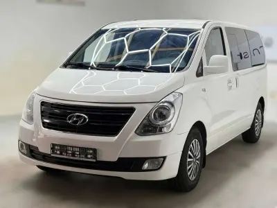 Gebraucht Hyundai H-1 170 PS (125 kW) 2011 Weiß Van / Kleinbus