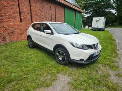 Gebraucht Nissan Qashqai Acenta 131 PS (96 kW) 2014 Weiß SUV
