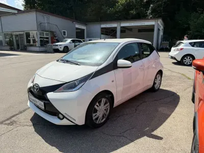 Gebraucht Toyota Aygo X-play 69 PS (50 kW) 2016 Weiß Kleinwagen
