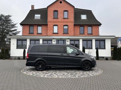 Grau Gebraucht 2022 Mercedes V300 AMG Van / Kleinbus | 41.950 € (Superpreis)