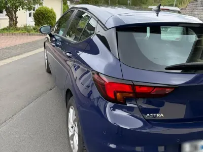 Używany Opel Astra 110 KM (80 kW) 2017 Niebieski Sedan/Limuzyna