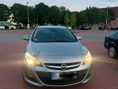 Gebraucht Opel Astra 120 PS (88 kW) 2014 Grau Limousine