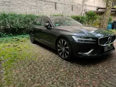 Gebraucht Volvo V60 Inscription 190 PS (139 kW) 2020 Grau Kombi