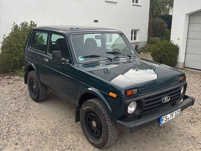 Gebraucht Lada niva 82 PS (60 kW) 2010 Grün SUV