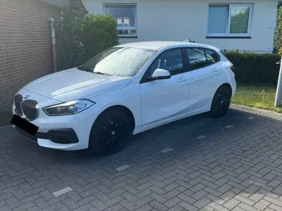 Używany BMW 116 Sport Line 109 KM (80 kW) 2021 Biały Hatchback