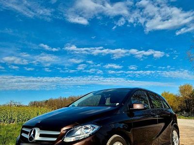 Usata Mercedes B220 177 CV (130 kW) 2017 Marrone Monovolume