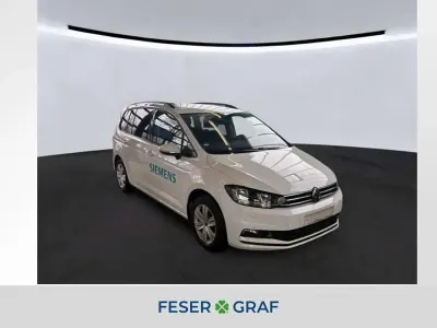 Gebraucht VW Touran Comfortline 150 PS (110 kW) 2023 Pure white Van / Kleinbus