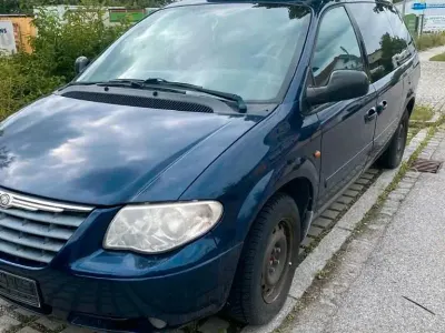 Usado Chrysler Voyager 150 CV (110 kW) 2005 Azul Monovolumen