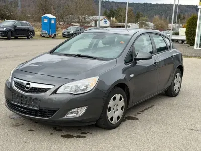 Gebraucht Opel Astra Edition 140 PS (102 kW) 2011 Grau Limousine