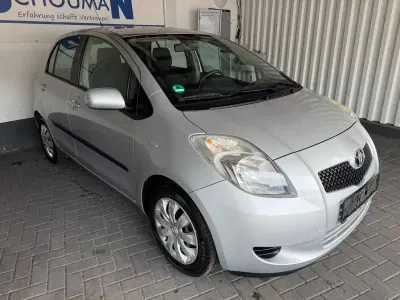 Gebraucht Toyota Yaris Cool 87 PS (63 kW) 2009 Silber Kleinwagen