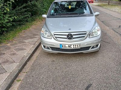 Mercedes B200