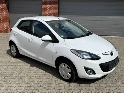 Gebraucht Mazda 2 Center-Line 102 PS (75 kW) 2011 Weiß Kleinwagen