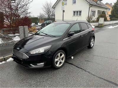 Schwarz Gebraucht 2015 Ford Focus Titanium Limousine | 5.299 € (Fairer Preis)