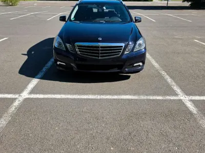 Gebraucht Mercedes E250 204 PS (150 kW) 2010 Blau Kombi