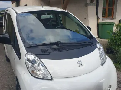 Gebraucht Peugeot iON 36 kW (49 PS) 2016 Weiß Kleinwagen