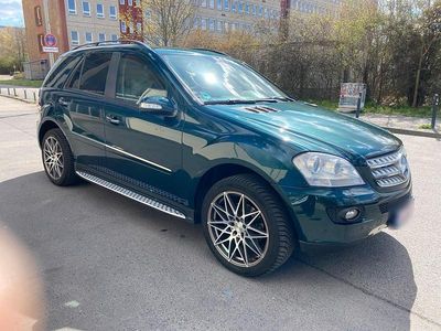 Usata Mercedes ML320 224 CV (164 kW) 2006 Verde SUV