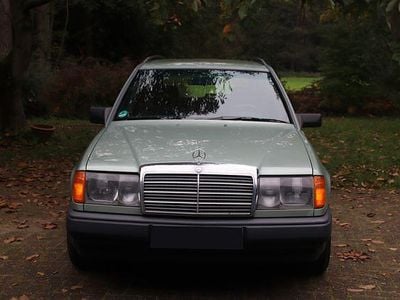 Gebraucht Mercedes E200 105 PS (77 kW) 1988 Grün metallic Kombi